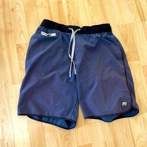 VUORI Mens Medium Shorts